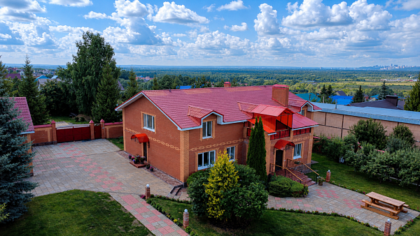 Усадьба 416 м² в Зинино, баня, гараж, сад